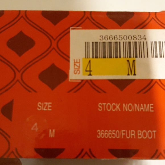 New in box girls size 4 boot. - Picture 8 of 8